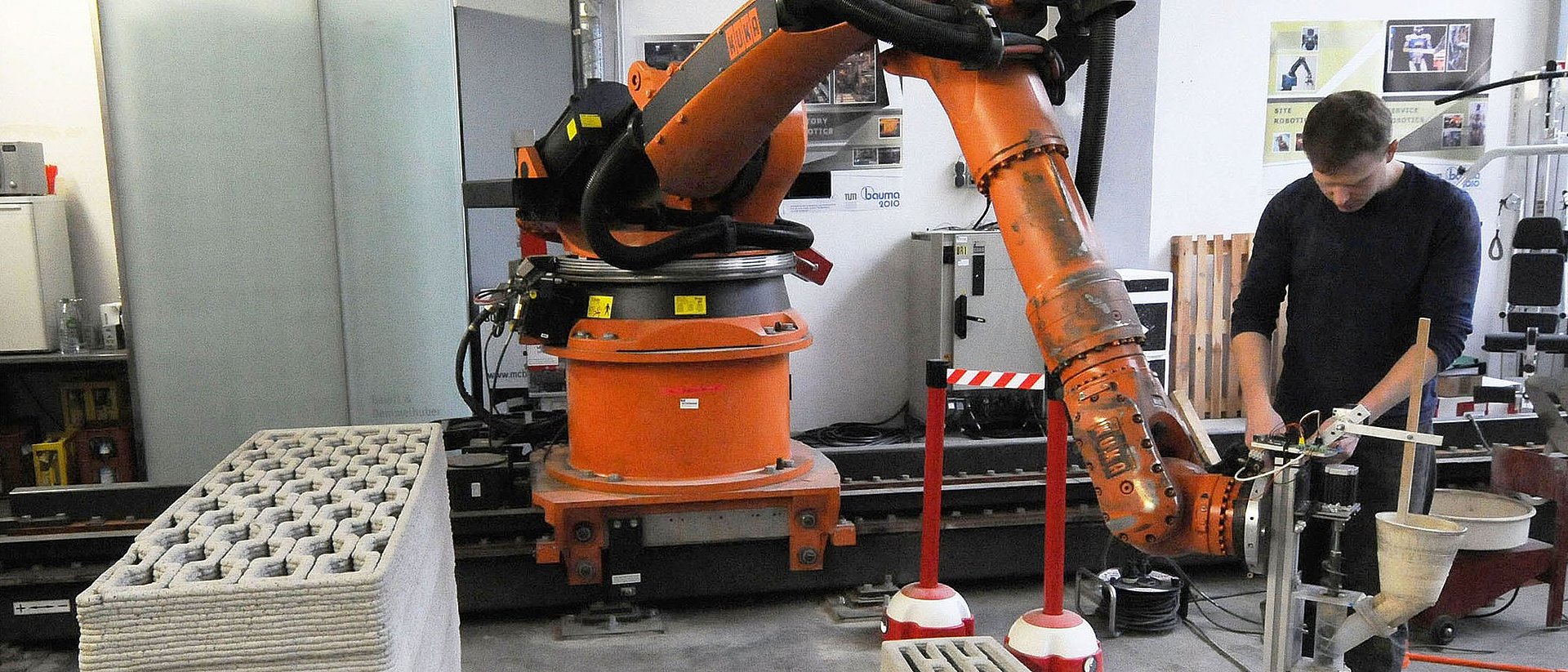 20160218 3D Beton Extrusion KH 21X9 TUM participates in SFB/TRR 277, which focuses on additive manufacturing in the construction industry.