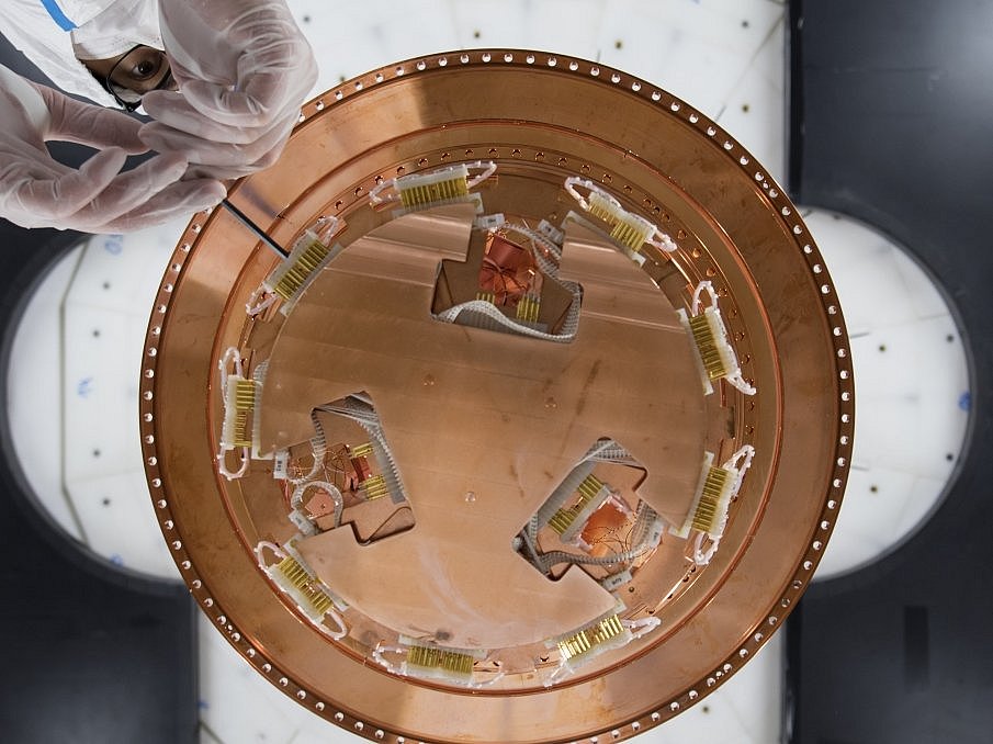Dr Raimund Strauss from TUM assembling the detectors in the innermost part of the CRESST experiment.